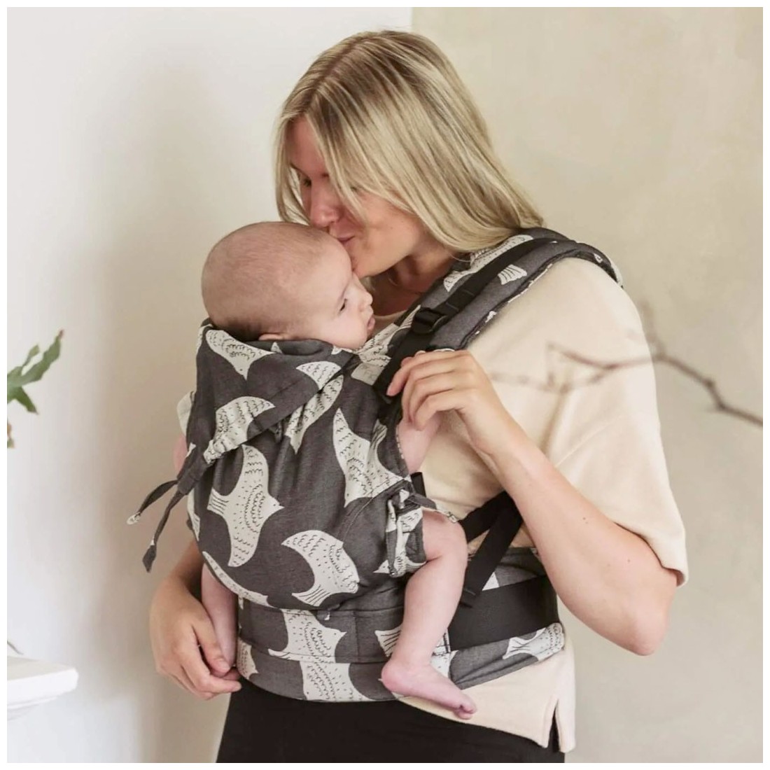 Kangura portanadons Motxilla ergonòmica Fidella Fusion Toddler 2.0 Birds Black Ecru