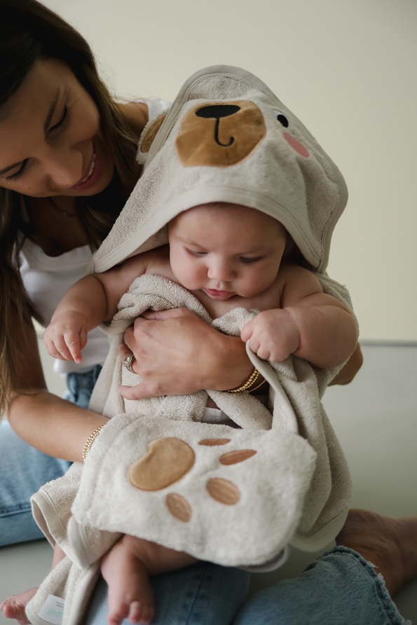 Kangura portanadons Tovallola amb caputxa i manyopla de bany CuddleBug Beige Bear