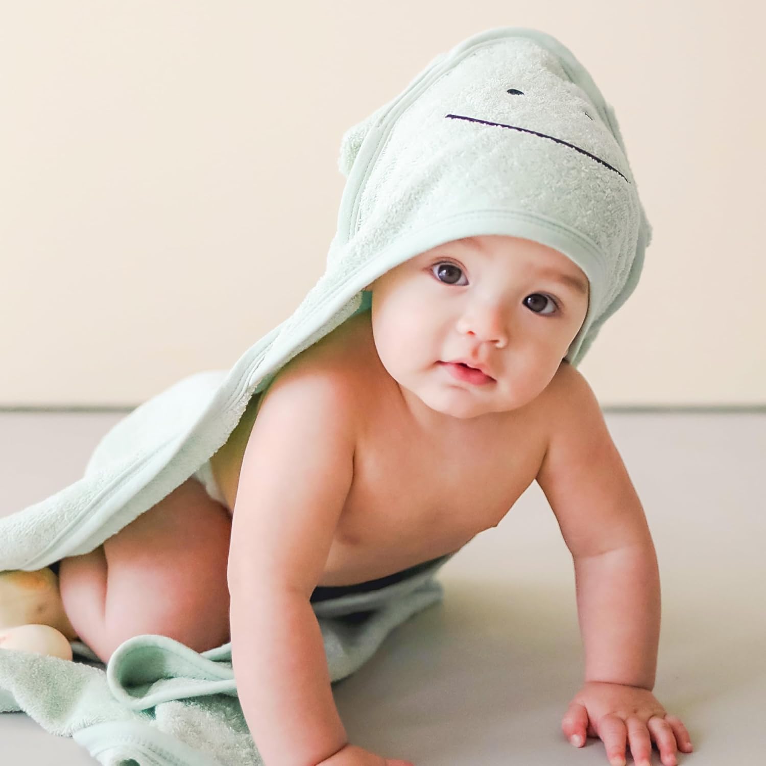Kangura portanadons Tovallola amb caputxa i manyopla de bany CuddleBug Green Frog