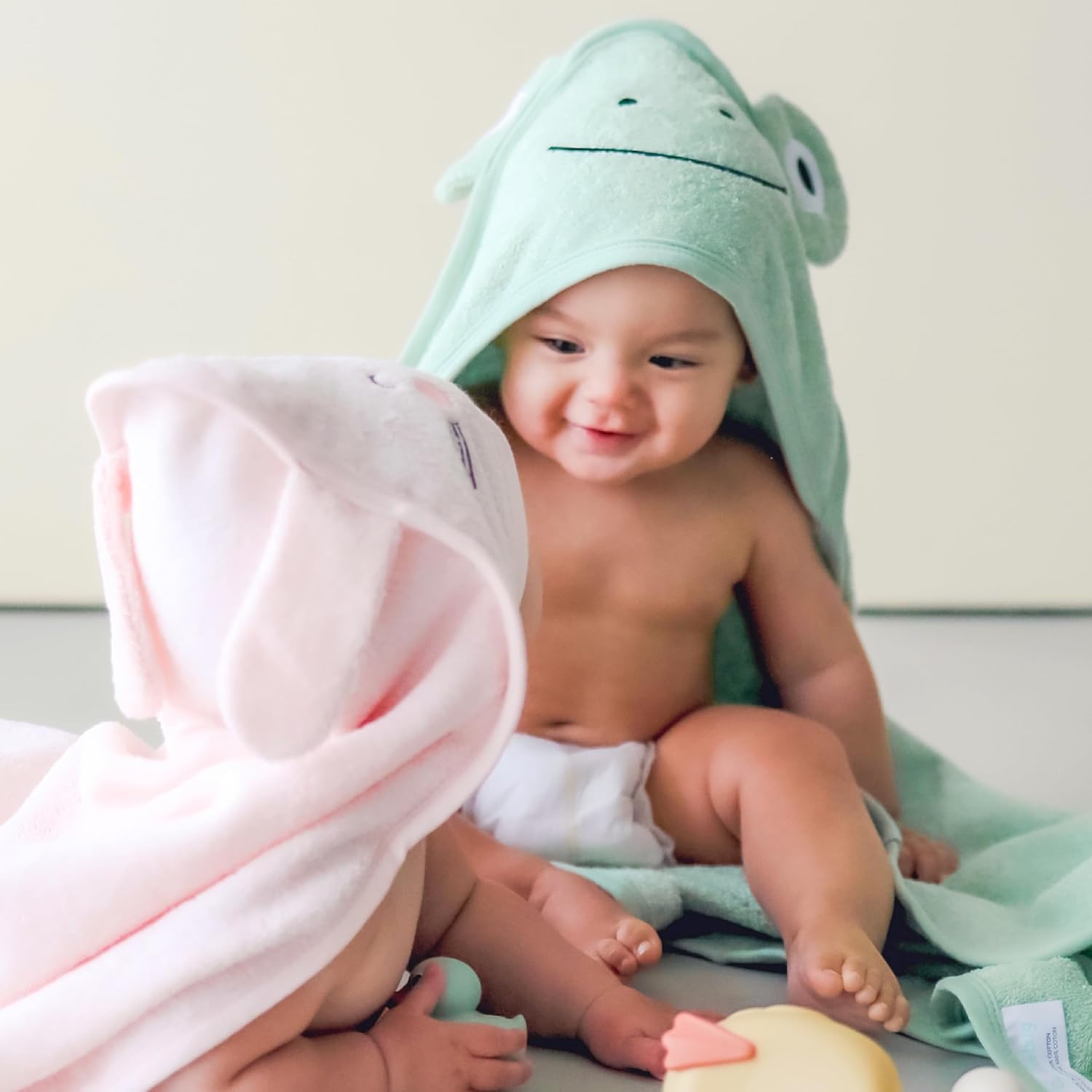 Kangura portanadons Tovallola amb caputxa i manyopla de bany CuddleBug Green Frog